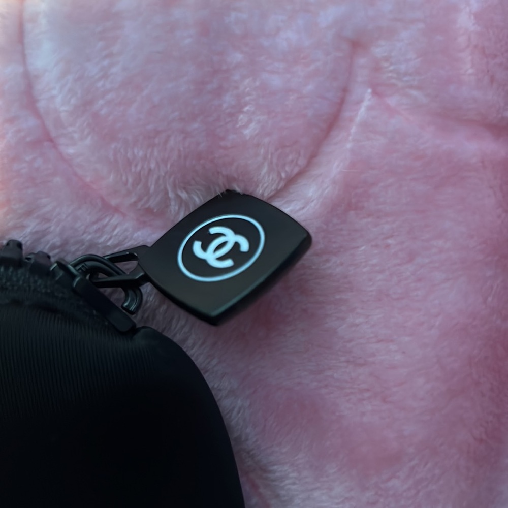 LAST ONE! Authentic Luxury CHANEL Makeup Bag — Super cute in black. - Picture 7 of 8